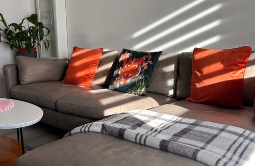 Glasgow Apartment | Modern Apartment-sleeps6-parking-seft Check in