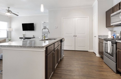 Portland Apartment | Modern Apartment in Prime Location (ID1215X107)