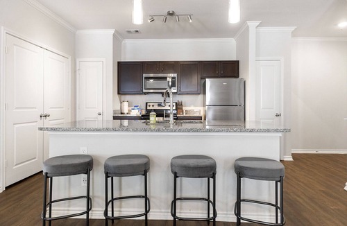 Portland Apartment | Modern Apartment in Prime Location (ID1215X107)