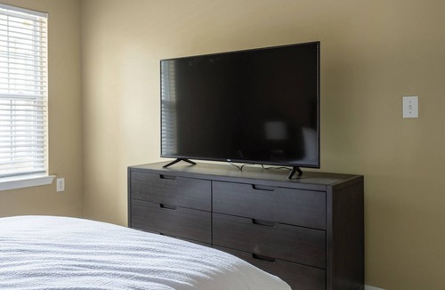 Holly Springs Apartment | Modern Apartment in Prime Location (ID7932X45)