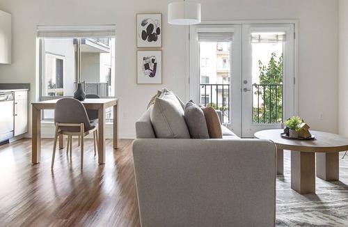 Overland Park Apartment | Modern Apartment in Prime Location (ID9066X07)