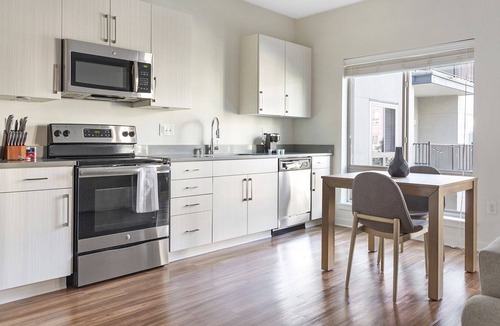 Overland Park Apartment | Modern Apartment in Prime Location (ID9066X07)