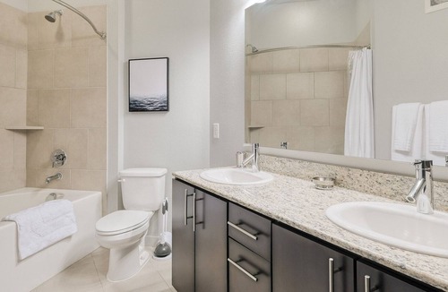 The Woodlands Apartment | Modern Apartment in Prime Location (ID5143X81)