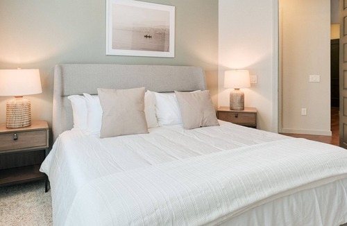 The Woodlands Apartment | Modern Apartment in Prime Location (ID5143X81)