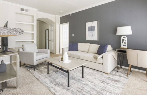 Alden Bridge Apartment | Modern Apartment in Prime Location (ID1212X386)