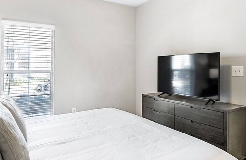 Crestline Heights Apartment | Modern Apartment in Prime Location (ID8796X21)