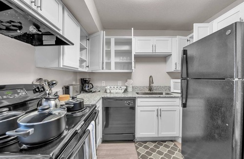 Pleasant Valley Apartment | Modern apartment w/pool & hot tub + workspace