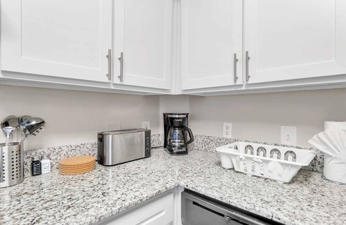 Pleasant Valley Apartment | Modern apartment w/pool & hot tub + workspace