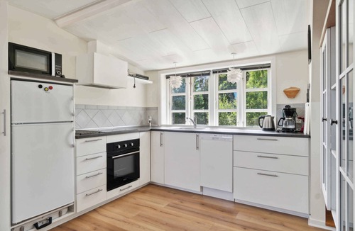 Klemensker Apartment | Modern apartment with cozy vibes