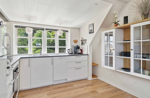 Klemensker Apartment | Modern apartment with cozy vibes