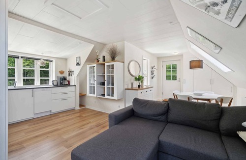 Klemensker Apartment | Modern apartment with cozy vibes