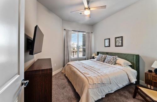 Grogan's Mill Apartment | Modern apartment with pool, gym, & patio pet-friendly