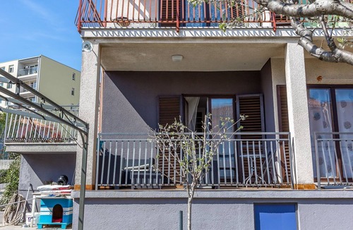 Gregovica Apartment | Modern Apartment with air conditioning, WLAN, terrace and grill