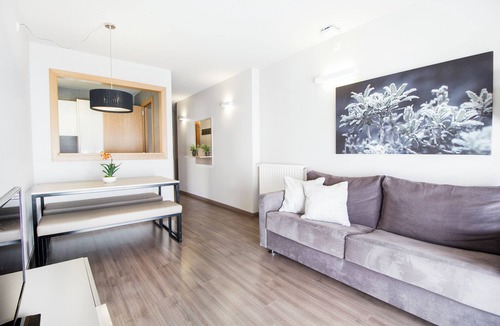Ransol Apartment | Modern apartment with balcony in Ransol STJ26