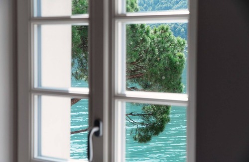 Morcote Apartment | Modern apartment with a view of the lake in Morcote (Balcone sul Lago)