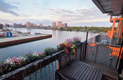 Sydhavnen Apartment | Modern apartment with sea view in Venice-like neighbourhood in Copenhagen