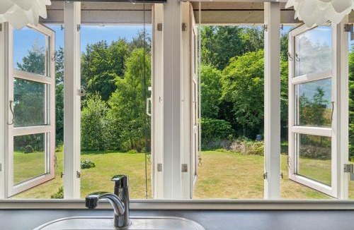 Klemensker Apartment | Modern Apartment With Cozy Vibes