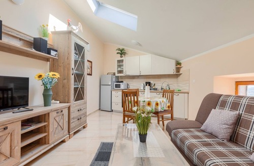 Pican Apartment | Modern apartment with fantastic views, pool, private parking, WiFi