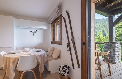 Cohennoz Apartment | Modern apartment with large terrace in Cernix