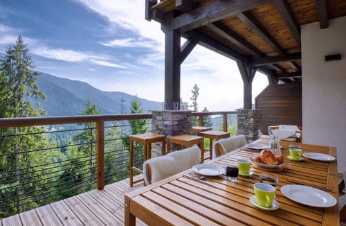 Cohennoz Apartment | Modern apartment with large terrace in Cernix