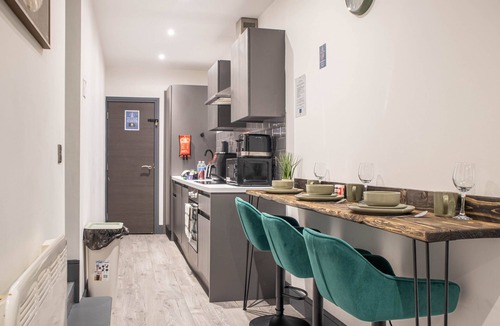 Bradford Apartment | Modern Apartment With Super King Bed