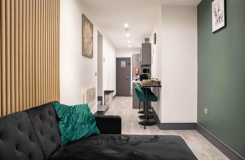 Bradford Apartment | Modern Apartment With Super King Bed