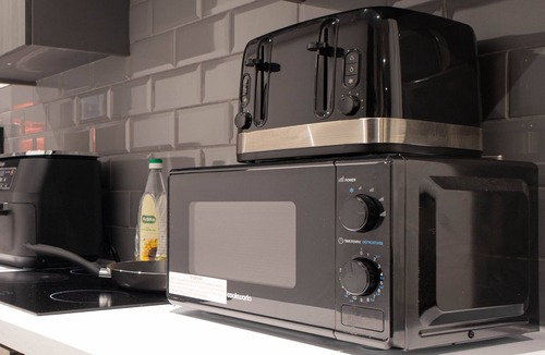 Bradford Apartment | Modern Apartment With Super King Bed