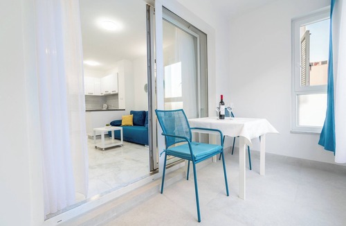 Istok Apartment | Modern apartment with balcony, close to the beach
