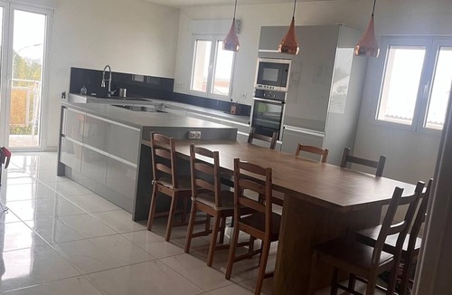 Teyran Apartment | Modern apartment with incredible views