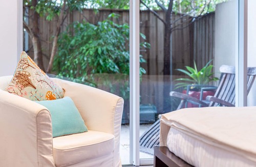 Bondi Apartment | Modern apartment with Large Courtyard