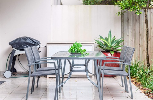 Bondi Apartment | Modern apartment with Large Courtyard