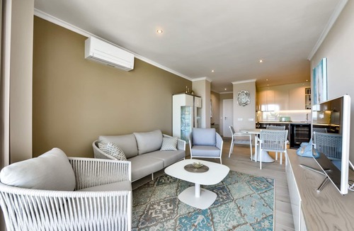 Calpe Apartment | Modern apartment with large, 40 sqm terrace 1st line, with fiber optic connection