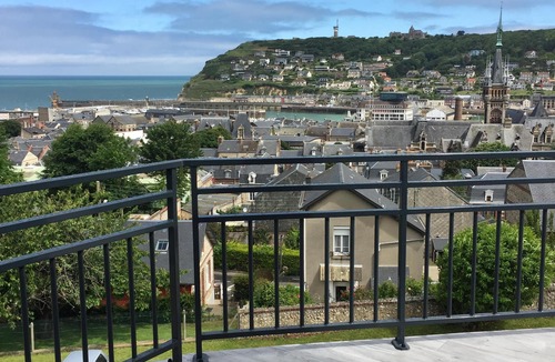 Fecamp Apartment | Modern apartment with panoramic sea view