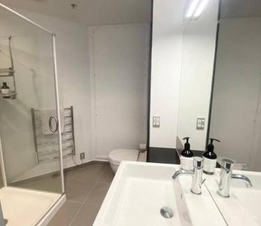 Ahuriri Apartment | Modern Apartment With Pool and Gym