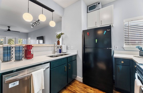 East Riverside - Oltorf Condo | Modern Apartment with Private Patio + Pool, 10 Mins to DT!