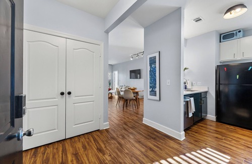 East Riverside - Oltorf Condo | Modern Apartment with Private Patio + Pool, 10 Mins to DT!
