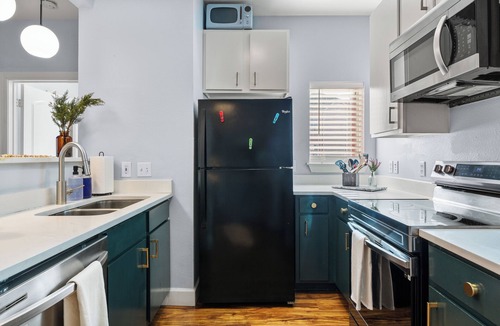 East Riverside - Oltorf Condo | Modern Apartment with Private Patio + Pool, 10 Mins to DT!