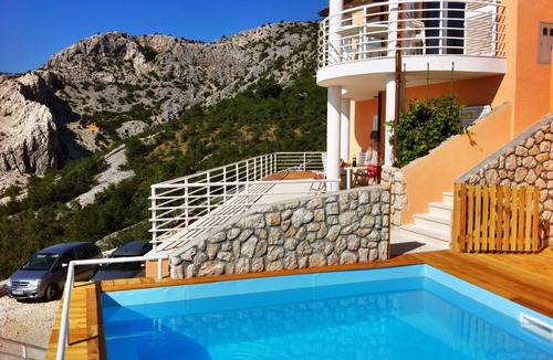 Lukovo Apartment | Modern apartment with unforgettable panoramic view of Lukovo Bay