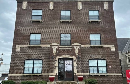 Downtown Columbus Apartment | Modern Apartment with Pool Table! Pet-friendly!