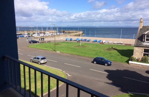Fisherrow Apartment | Modern apt, amazing Harbour views, wifi & Parking