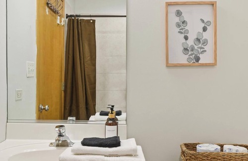 Wicker Park Apartment | Modern Apt, Billiards, 1 Private Patio,1 Parking