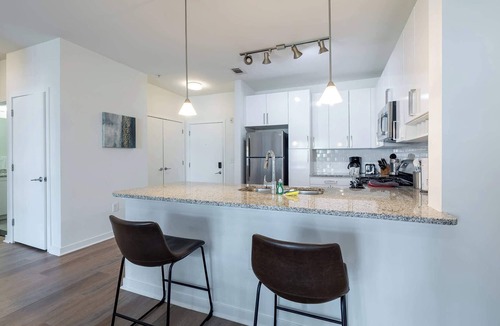 Downtown Apartment | Modern Apt Downtown with Pool