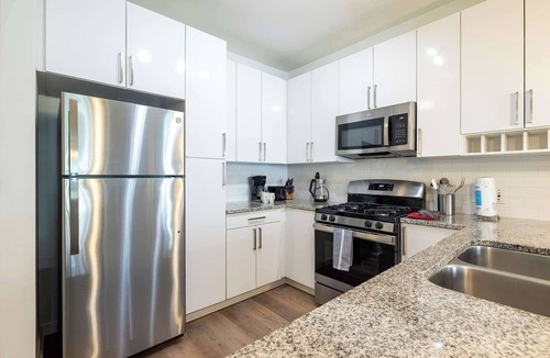 Downtown Apartment | Modern Apt Downtown with Pool