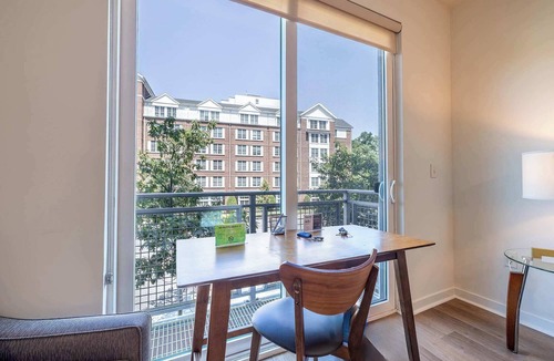 Downtown Apartment | Modern Apt Downtown with Pool