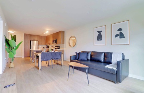 Jefferson Manor Apartment | Modern Apt in a Great Location