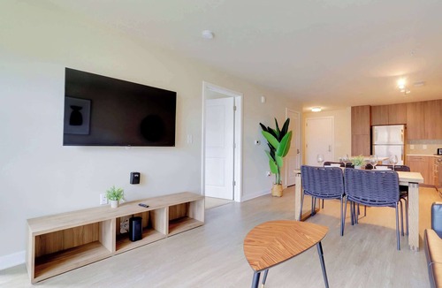 Jefferson Manor Apartment | Modern Apt in a Great Location