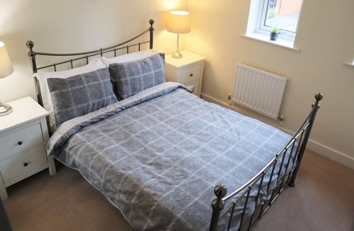 Epsom Apartment | ⭐Modern Apt in Epsom-Self Check in & Free Parking