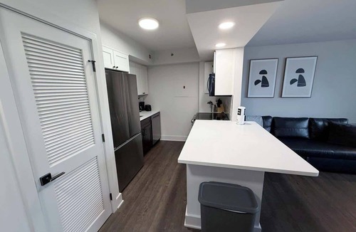 Pentagon City Apartment | Modern Apt in Prime Location - Walk to Metro