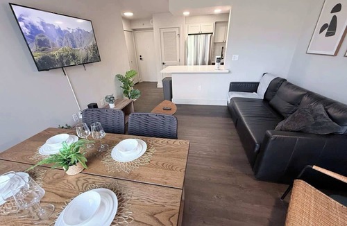 Pentagon City Apartment | Modern Apt in Prime Location - Walk to Metro