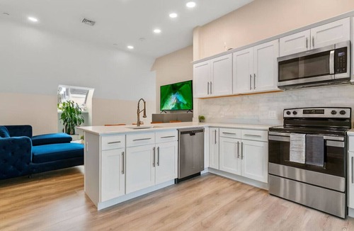 Downtown Apartment | Modern apt in Wooster Square